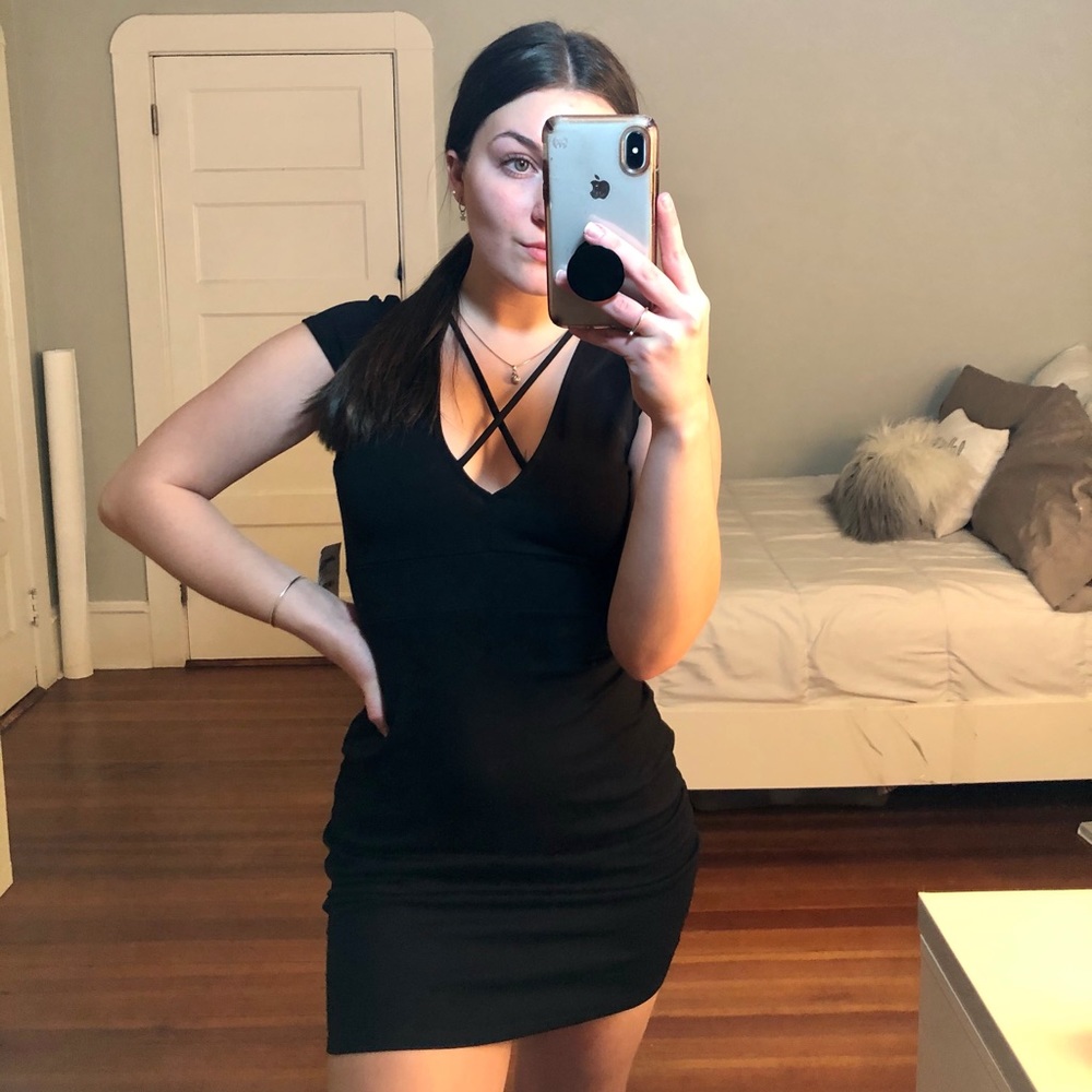 BLACK BODYCON DRESS